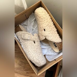 Magnolias shearling clogs from Chinese laundry